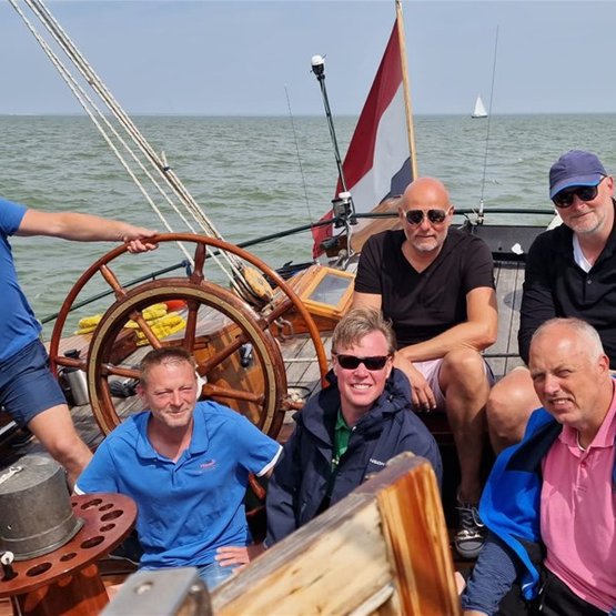 Met je beste vrienden zeilen over het IJsselmeer en de Waddenzee