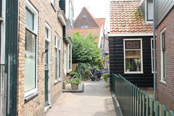 City walking tour in Volendam