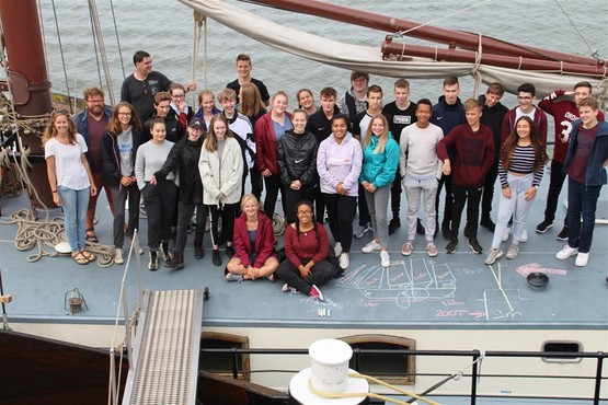 Klassenfahrt auf einem Plattbodenschiff auf dem IJsselmeer