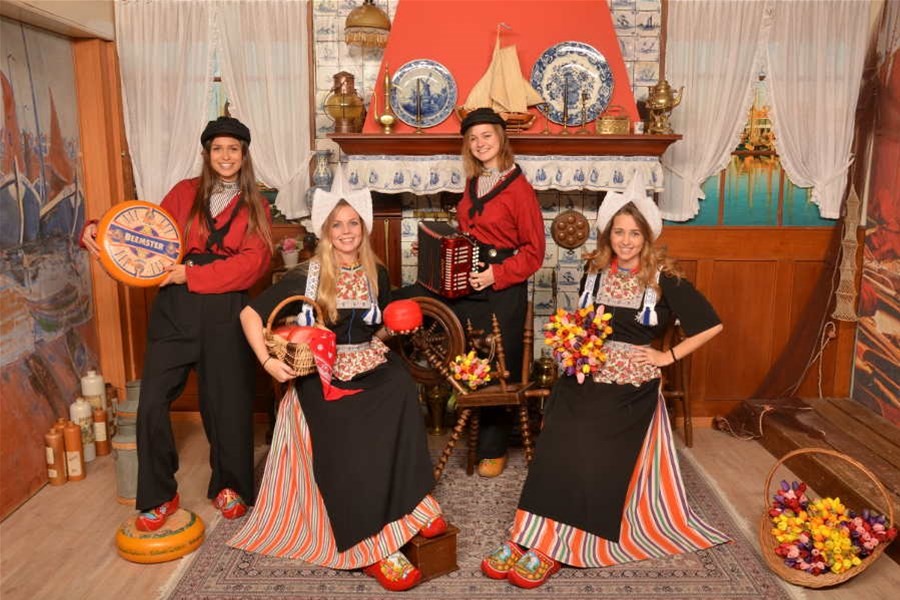 Photo in traditional Volendam costume | NAUPAR