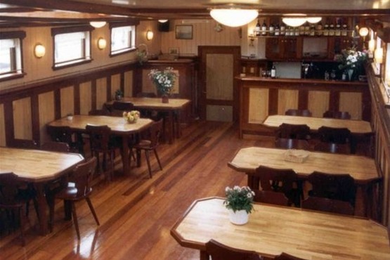 Frisius van Adel salon