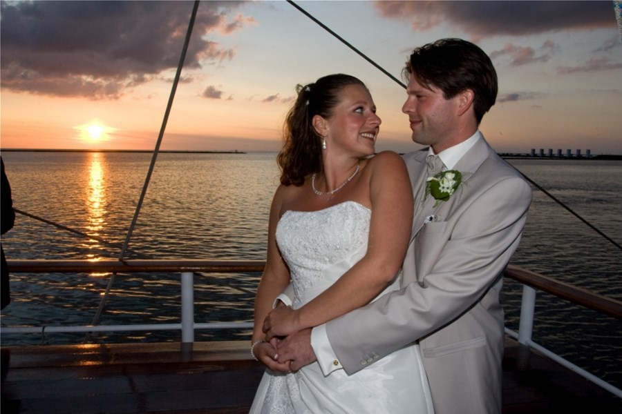 Detailbild von Hochzeit bei Sonnenuntergang
