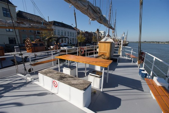 Schip Admiraal Van Kinsbergen dek