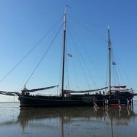 Schip Pouwel Jonas droogvallen