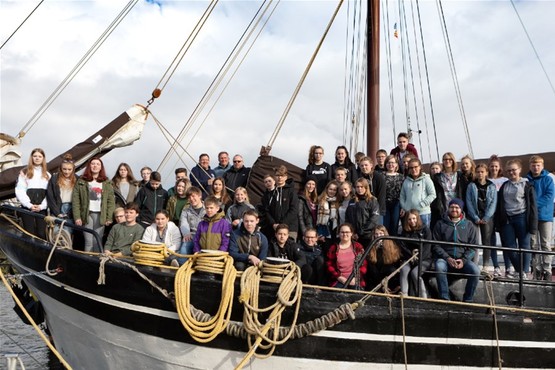 Klassenfahrt auf einem Plattbodenschiff auf dem IJsselmeer