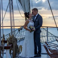 Giovanna en Rory trouwden aan boord van de Abel Tasman